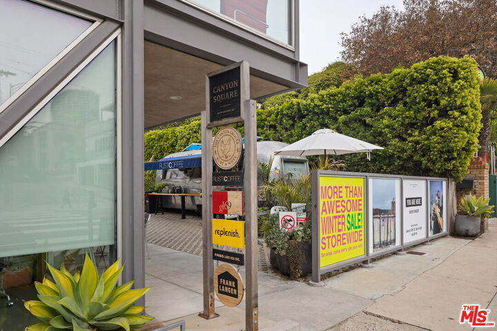 Property Photo: 161 W Channel Rd CA 90402