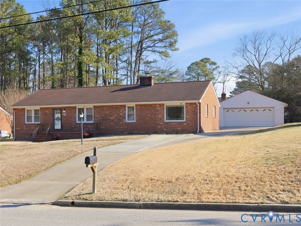 Property Photo: 107 S Colonial Drive VA 23860
