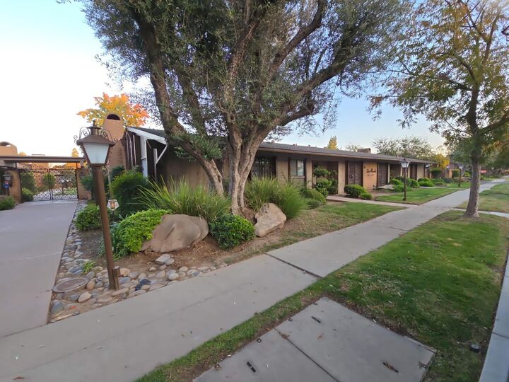 Property Photo:  5064 N Wishon Avenue A  CA 93704 