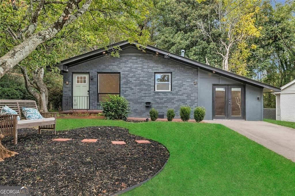 Property Photo: 1265 Calhoun Avenue GA 30344