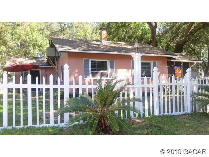 Property Photo: 360 SE Lakeview Drive FL 32656