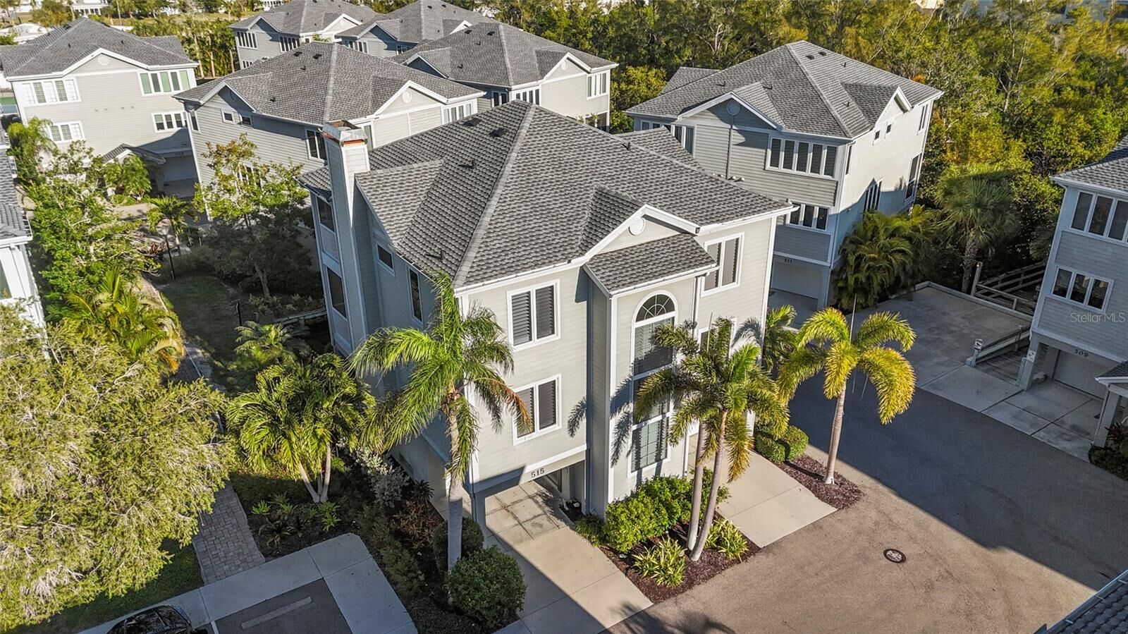 Property Photo:  515 Forest Way  FL 34228 
