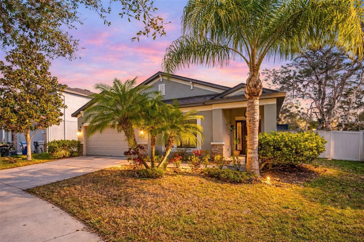 Property Photo:  11652 Palmetto Pine Street  FL 33569 