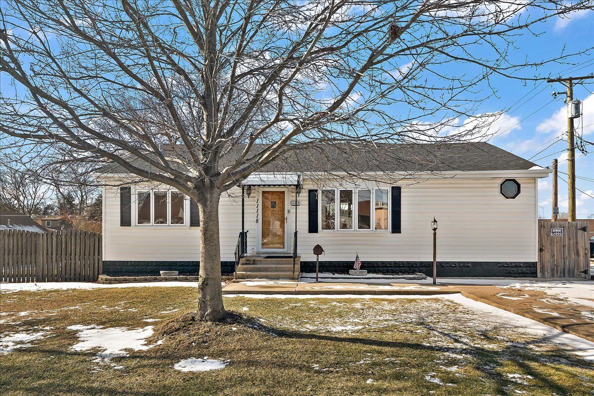 Property Photo:  11118 S Natoma Avenue  IL 60482 