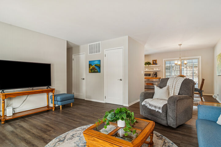 Property Photo:  11 Crestview Terrace  IL 60089 