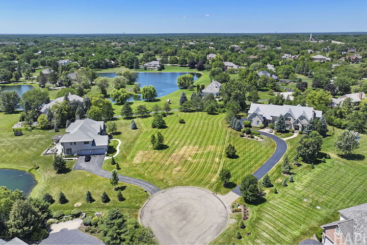 Property Photo:  12 Leanda Court  IL 60010 
