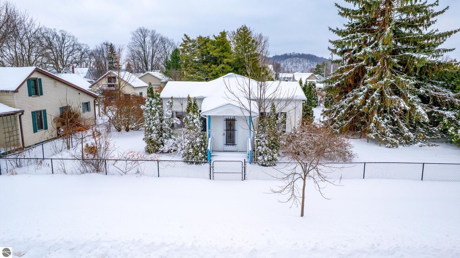 Property Photo:  714 Leelanau Avenue  MI 49635 