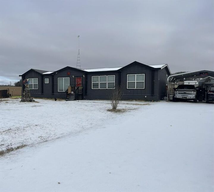 Property Photo:  218 Bettinger Way  TX 76705 