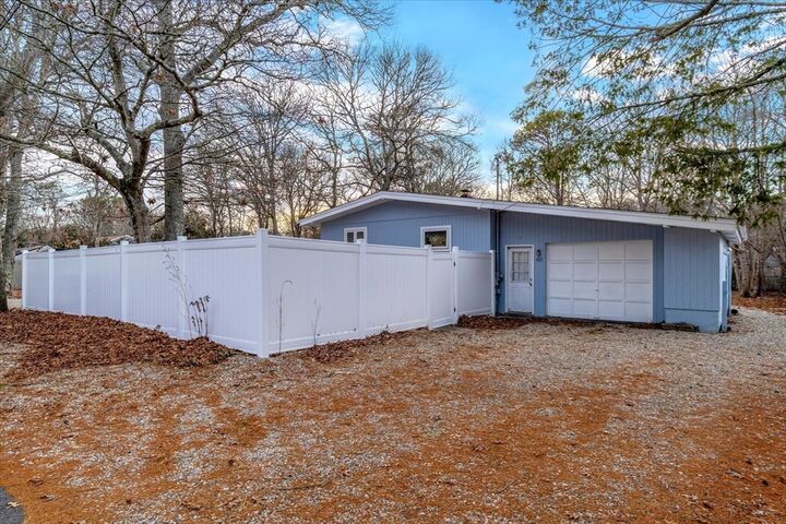 Property Photo:  423 Lincoln Rd Ext  MA 02601 