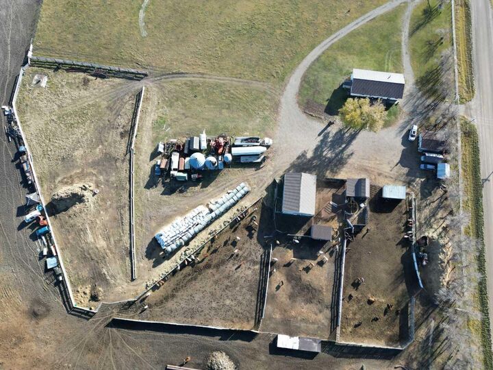 Property Photo:  275083 Twp Rd 41  AB T0K 1E0 