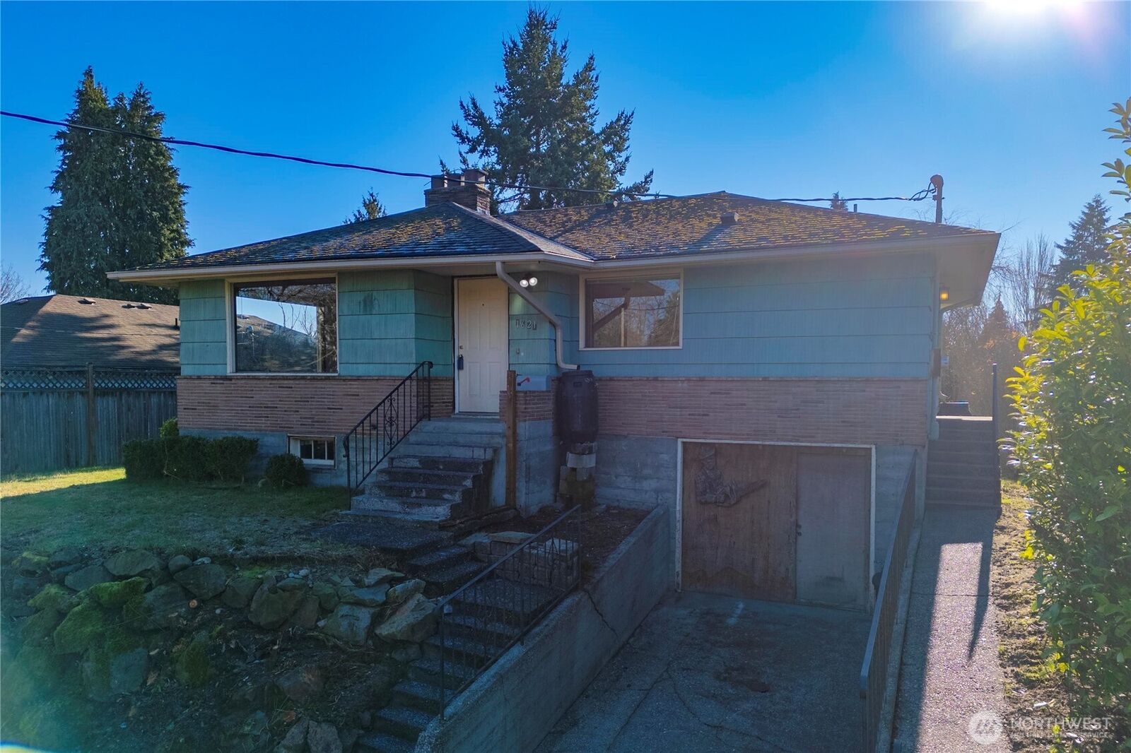 Property Photo: 1621 N 103rd Street WA 98133