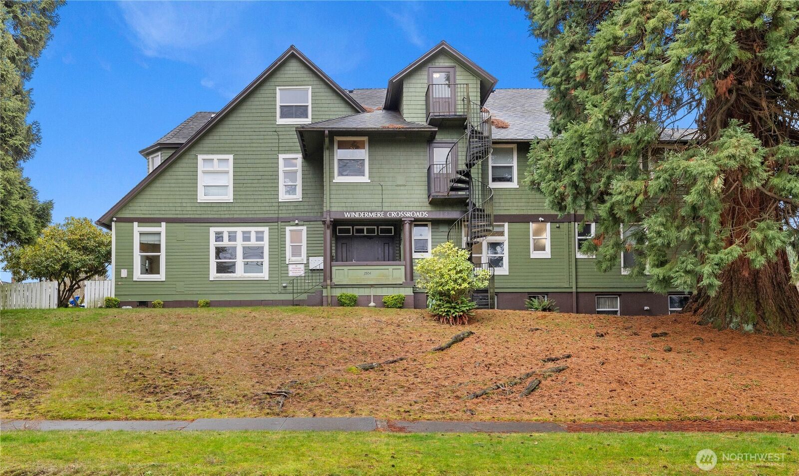 Property Photo:  3502  Norton Avenue  WA 98201 