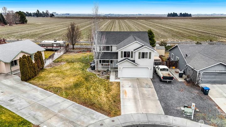 Property Photo: 1407 S Husky Drive WA 98837