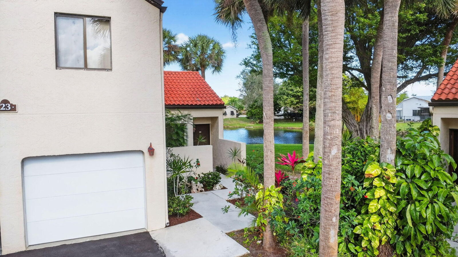 Property Photo: 23 Via De Casas Sur 105 FL 33426