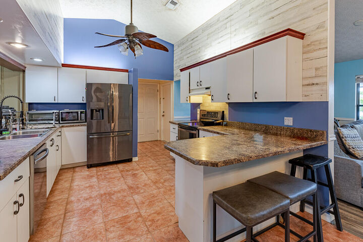 Property Photo:  418 SE Langfield Avenue  FL 34984 