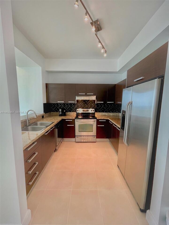 Property Photo:  2525 SW 3rd Ave 1709  FL 33129 