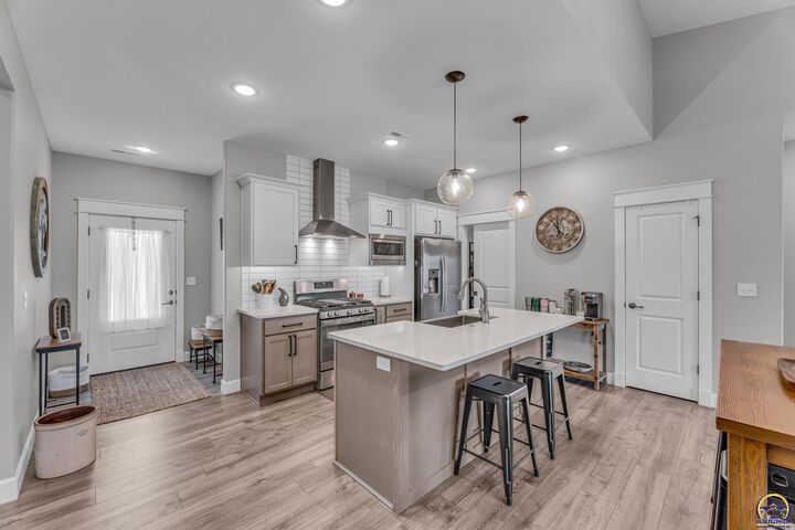 Property Photo: 7612 SW 24th Ter KS 66614