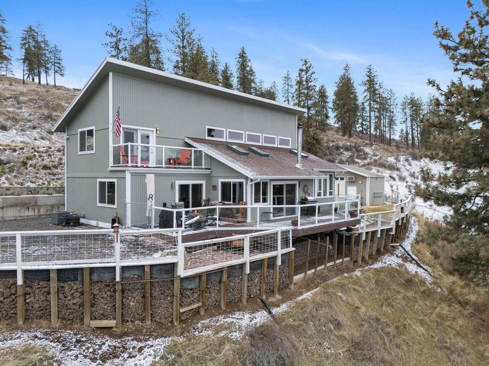 Property Photo:  42040 Lakeview Rd. N.  WA 99122 