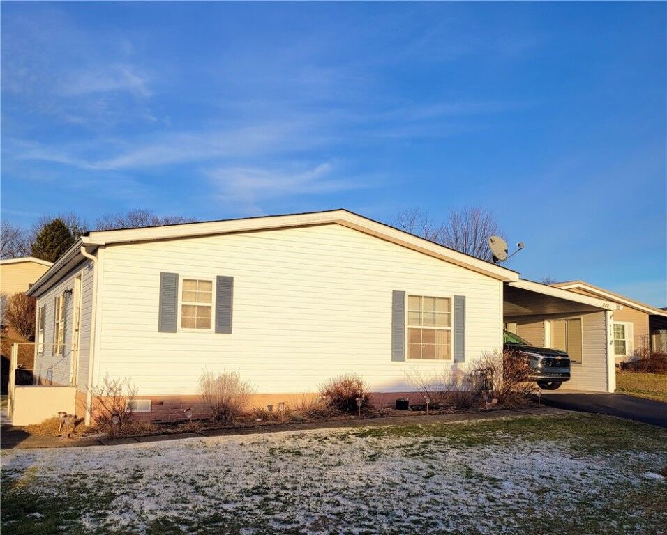 Property Photo:  826 Clover Ln  PA 15668 