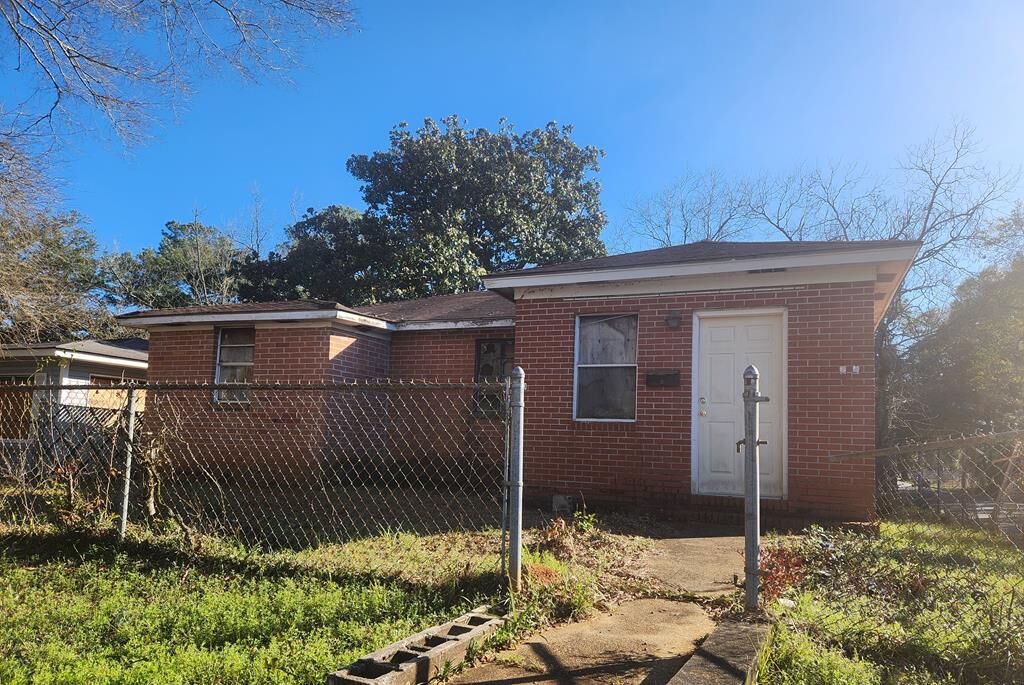 Property Photo: 714 Holloway Avenue GA 31701