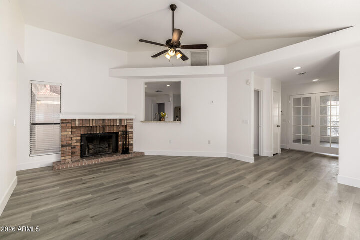Property Photo: 1425 E Commerce Avenue AZ 85234