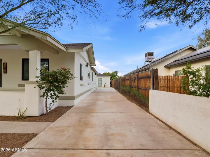 Property Photo: 1306 E Willetta Street AZ 85006