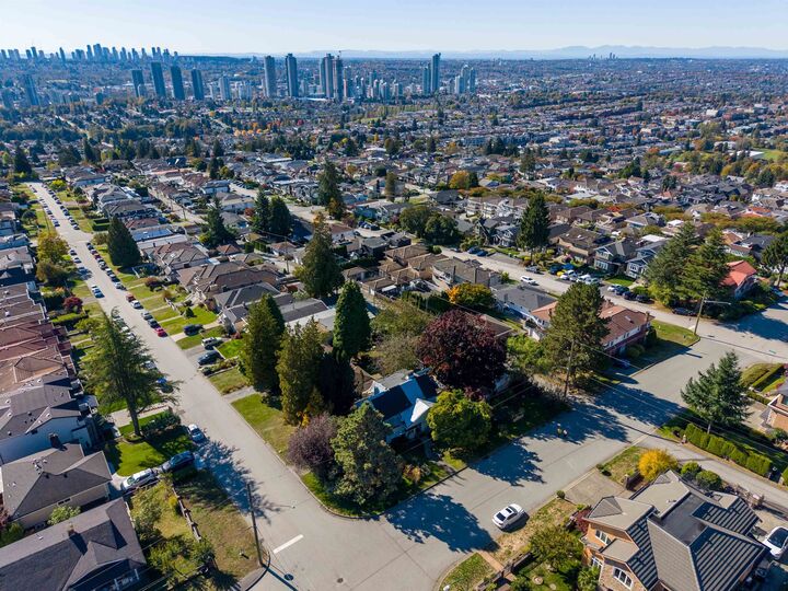 Property Photo:  5380 Cambridge Street  BC V5B 1C5 