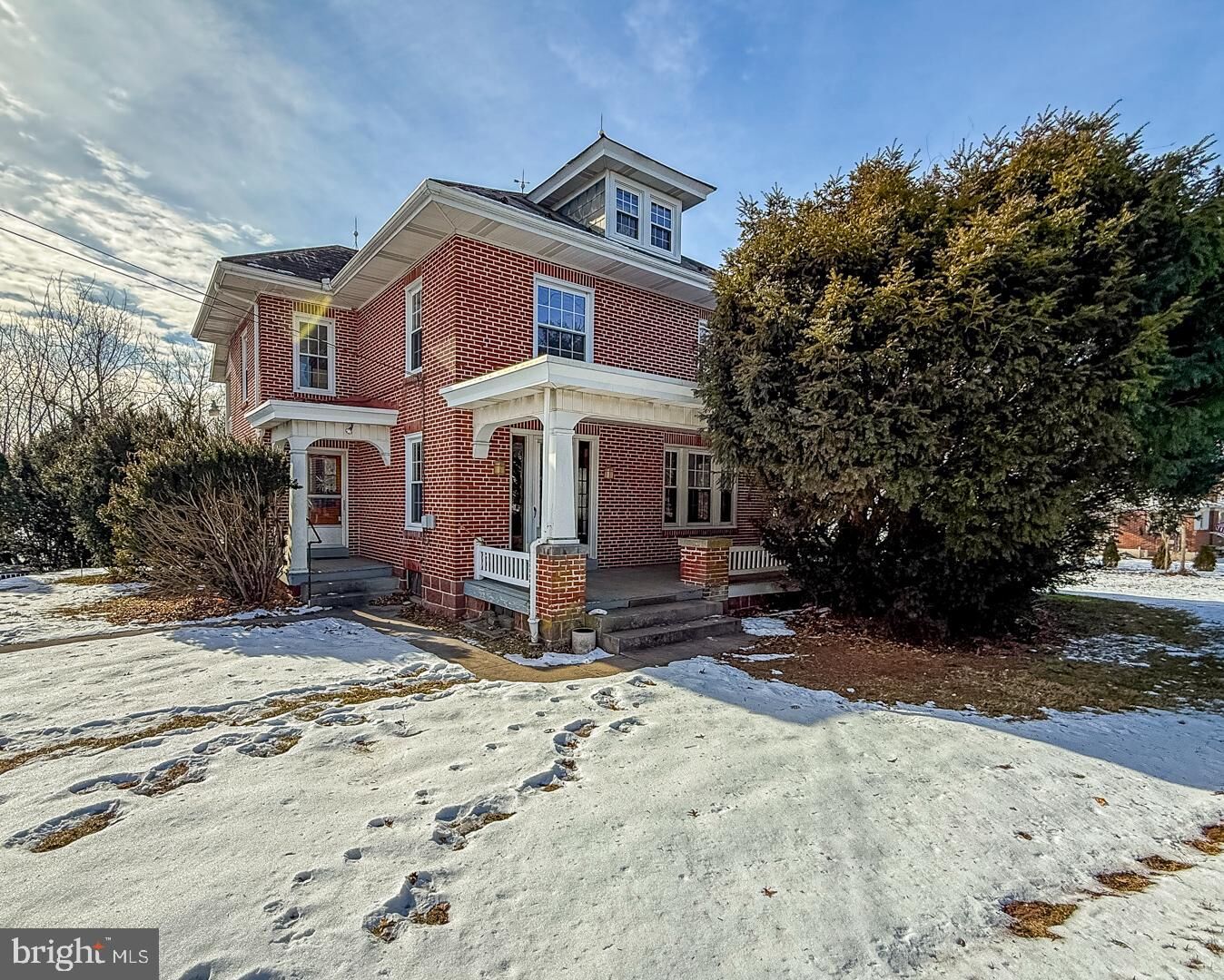 Property Photo: 169 W Main Street PA 17569