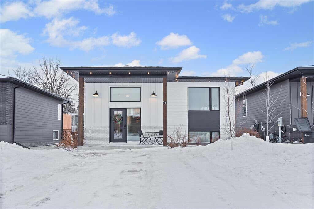 Property Photo:  18 Lindsay Cove  MB R5G 0V2 