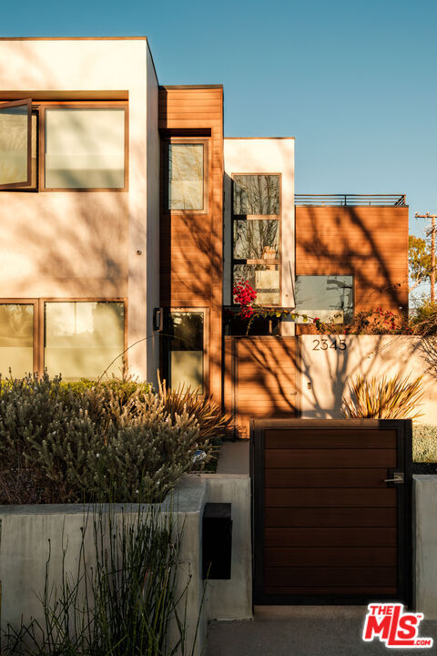 Property Photo:  2345 27th St  CA 90405 