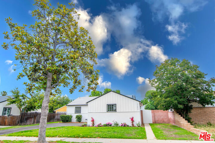Property Photo: 17209 Stagg St CA 91406