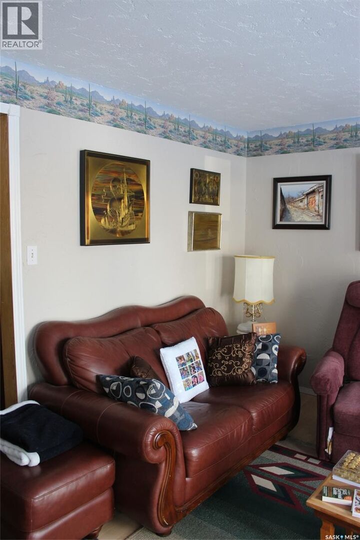 Property Photo:  404 3rd Street N  SK S0N 2T0 