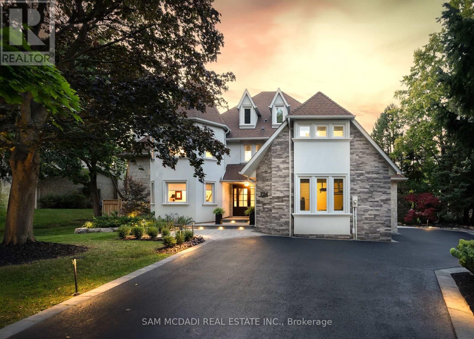 Property Photo: 2064 Almira Court ON L5H 4A5