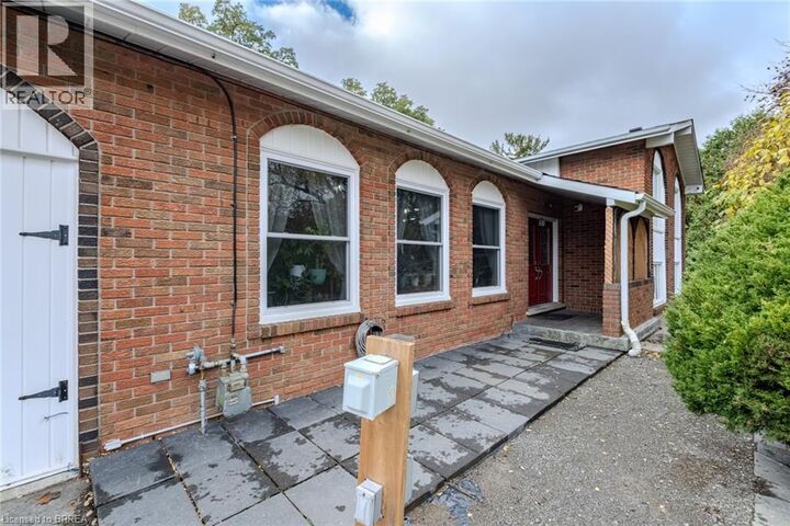 Photo de la propriété:  2104 Governors Road  ON L0R 1J0 