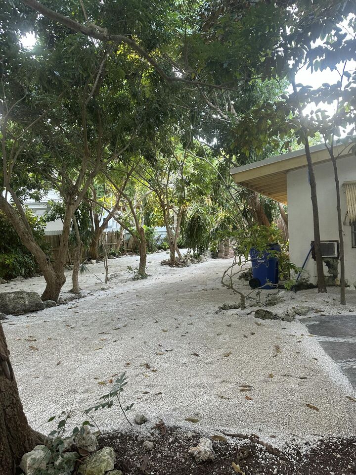 Property Photo:  112 S Rolling Hill Road  FL 33070 