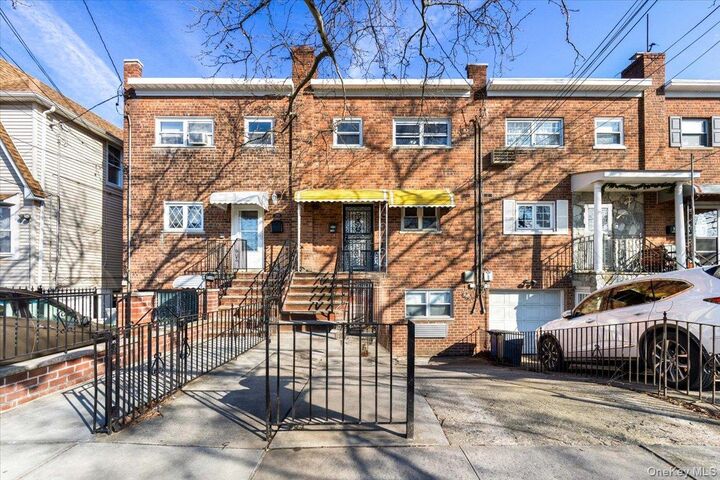 Property Photo:  238A Throggs Neck Boulevard  NY 10465 