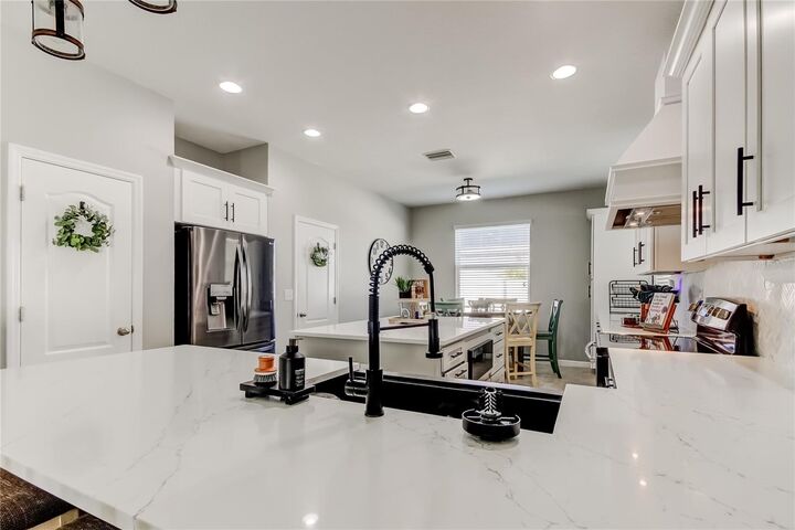 Property Photo:  5647 Fisher Glen Loop  FL 33545 