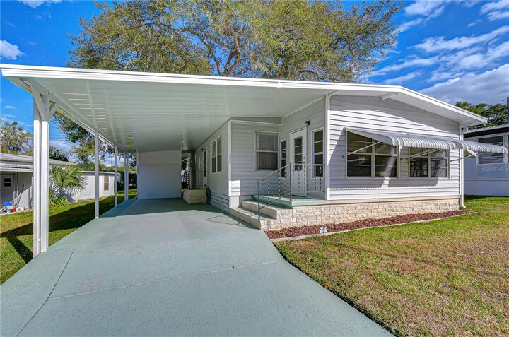 Property Photo: 6128 Ridgewood Drive FL 33542
