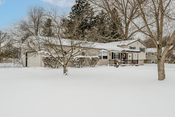 Property Photo:  1420 Country Club Drive  MI 49120 