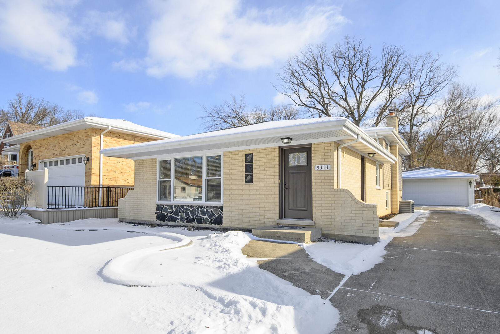 Property Photo: 9313 S 82nd Court IL 60457