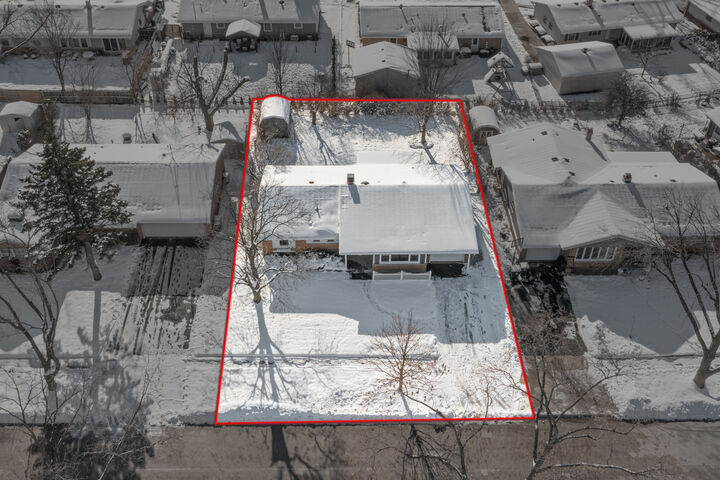 Property Photo: 241 Pleasant Drive IL 60007