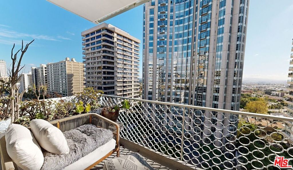 Property Photo:  10787 Wilshire Boulevard 1102  CA 90024 
