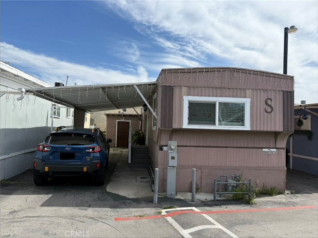Property Photo:  1618 W 132nd 17  CA 90249 