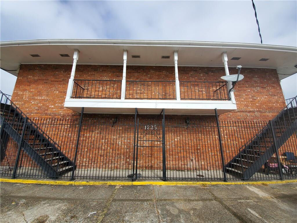 Property Photo:  1225 Truxton Street 1  LA 70053 