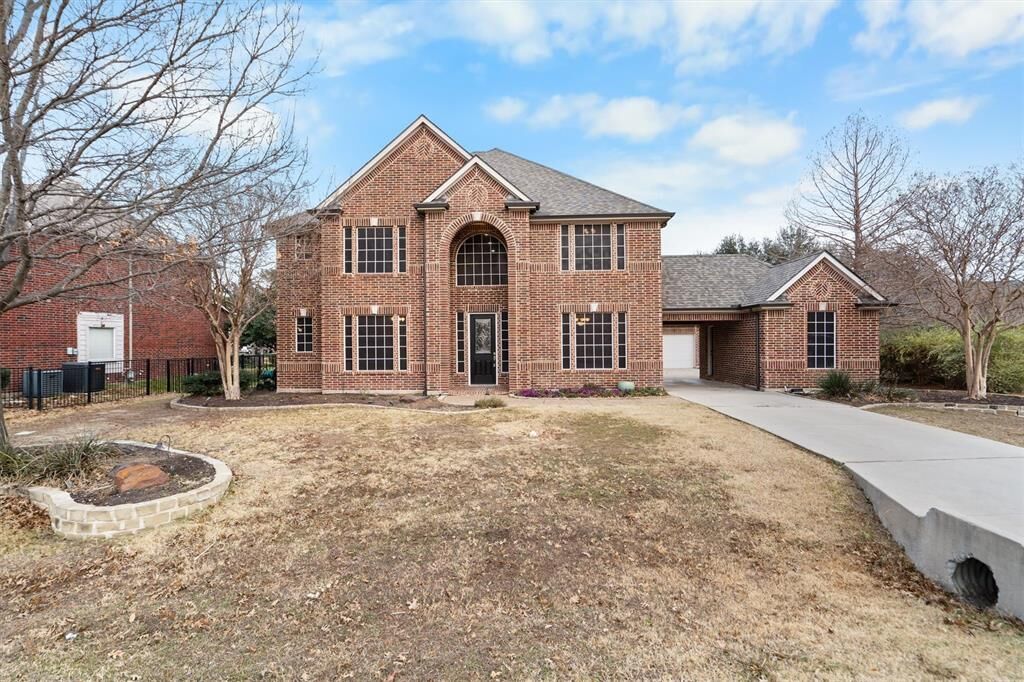 Property Photo: 1131 Cahill Way TX 76208