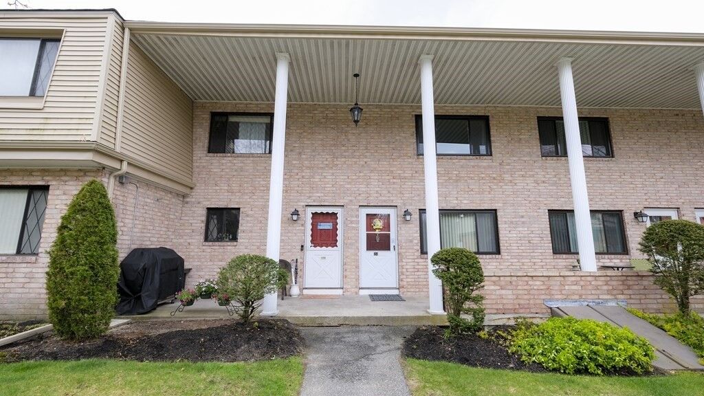 Property Photo: 183 Farrwood Dr 183 MA 01835