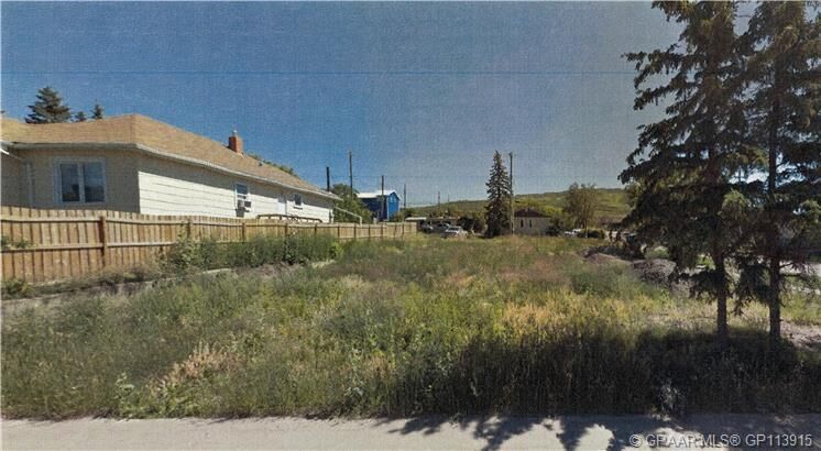 Property Photo: 9413/9411 98 Street AB T8S 1S4