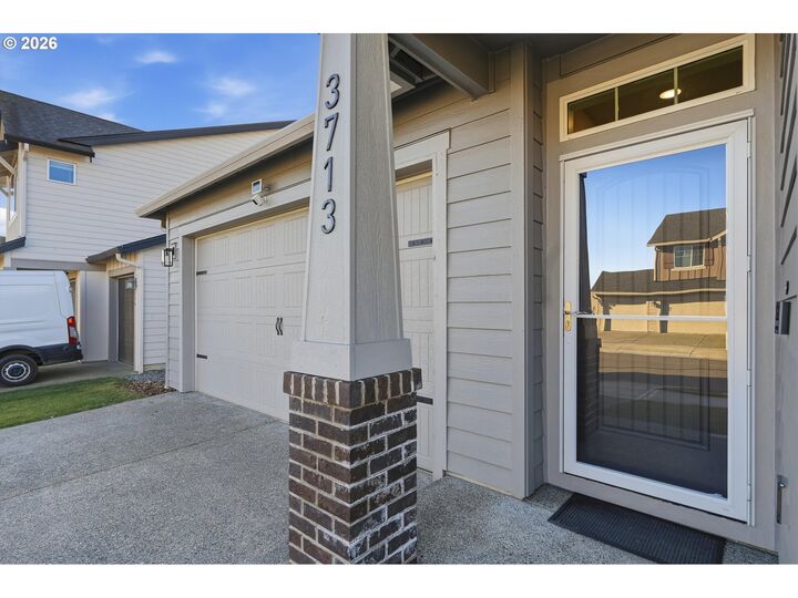 Property Photo: 3713 S 41st Pl WA 98642