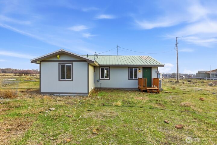 Property Photo:  1083  Frontier Road  WA 98926 