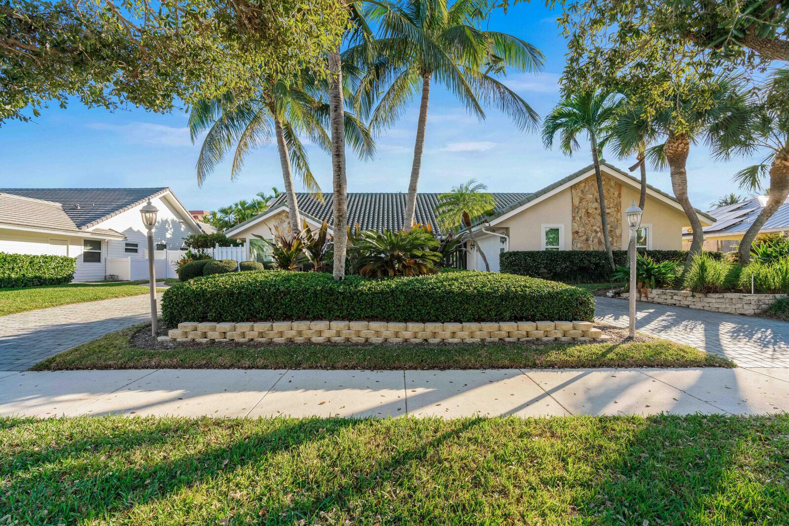 Property Photo:  126 Anchorage Drive S  FL 33408 
